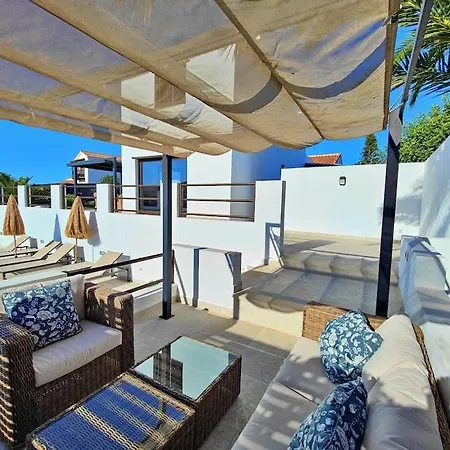 Вилла No 2. Stunning 4-bedroom With Large Pool *