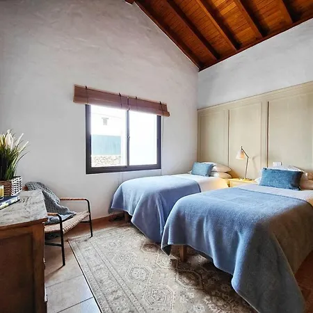 No 2. Stunning 4-bedroom With Large Pool Вилла Ла-Олива